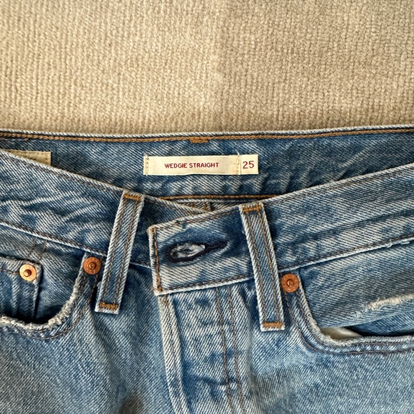 Levi’s Wedgie Straight Jeans - Picture 3 of 3